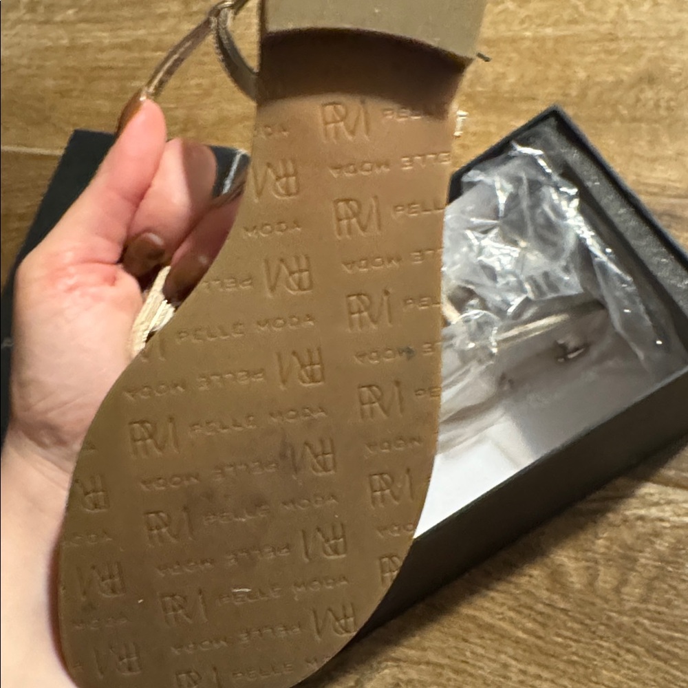Pelle Moda Flat sandals - Picture 3 of 3